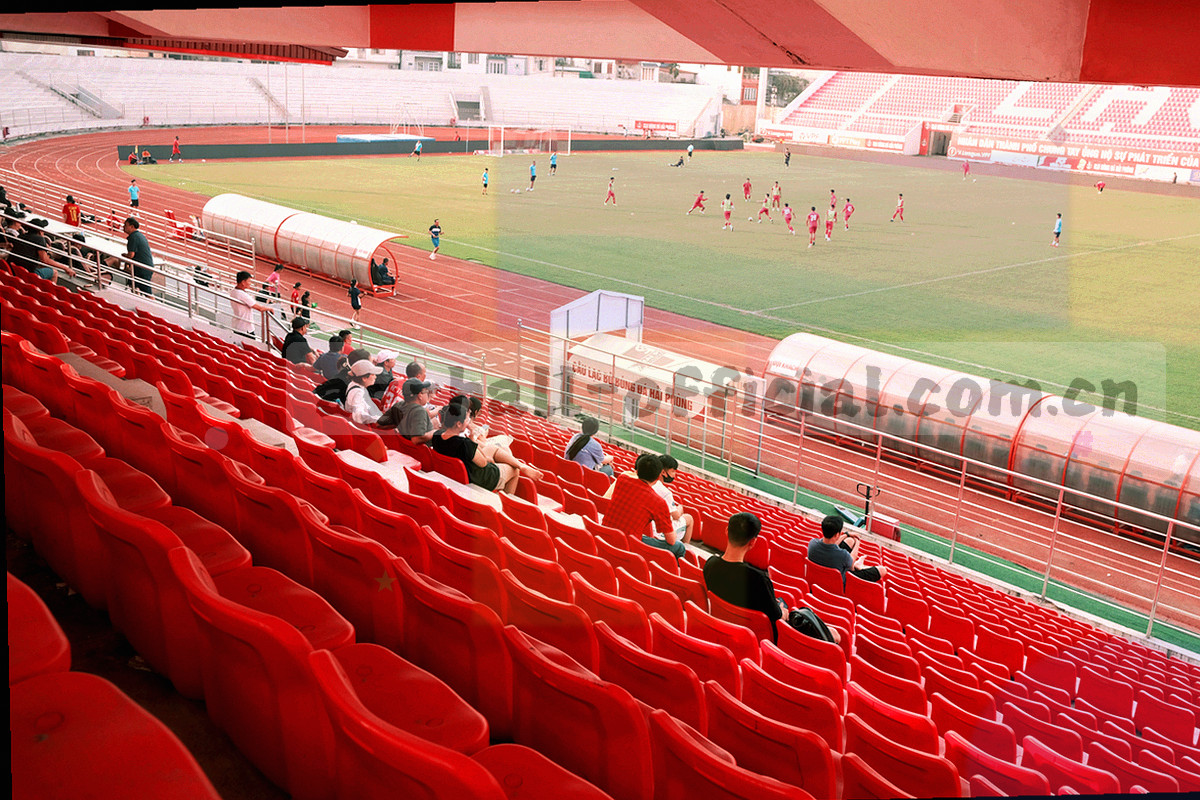 深墨蓝底配暖金细线的抽象条文纹理，无文字与人物